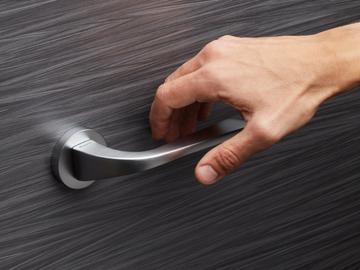 LIVING - Brass door handle on rose by LINEA CALI' - view 3
